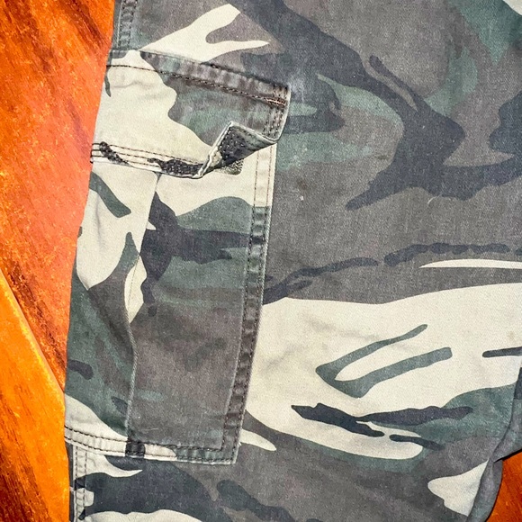 Women’s Wrangler Camo Cargo Pants with Warm Lining - Picture 2 of 3